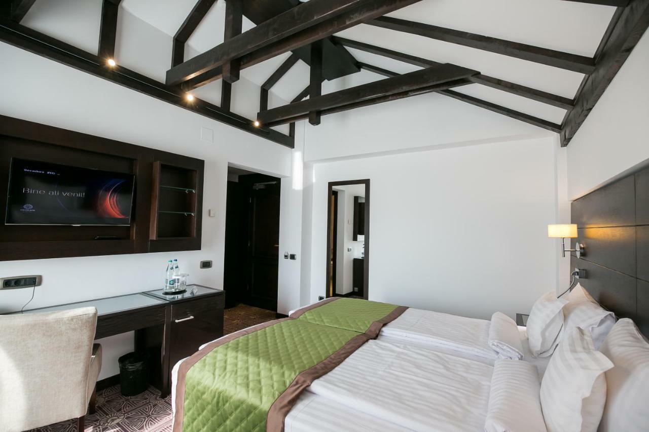Hotel Castelnor Păltiniş Esterno foto