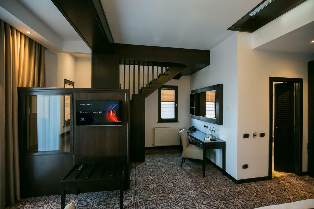 Hotel Castelnor Păltiniş Esterno foto
