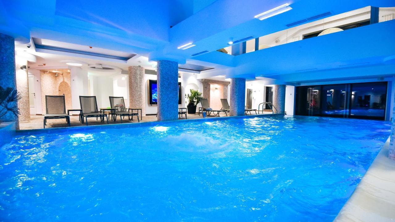 Hotel Castelnor Păltiniş Esterno foto